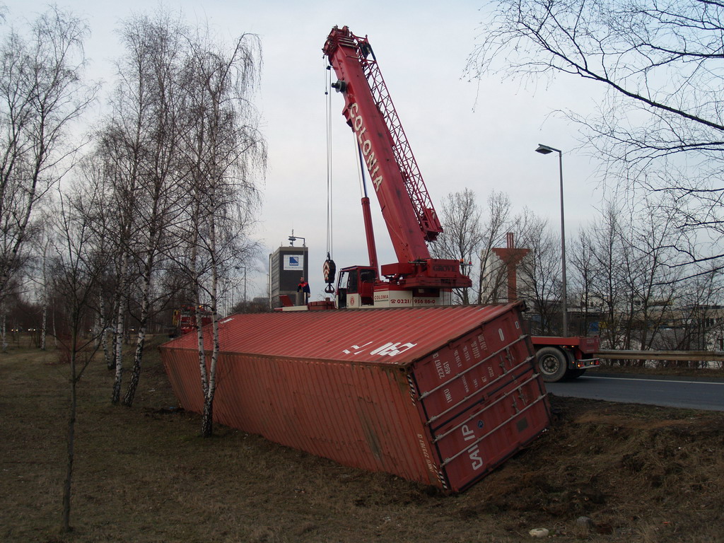 LKW verliert Container Koeln Niehler Ei P095.JPG